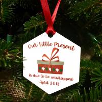 Expecting ornament for parents to be