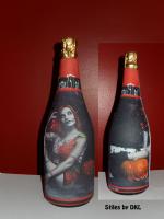 Cool Cesar Art wine bottle sleeve. Ceasr art is our niece and husband. They were quite happy!