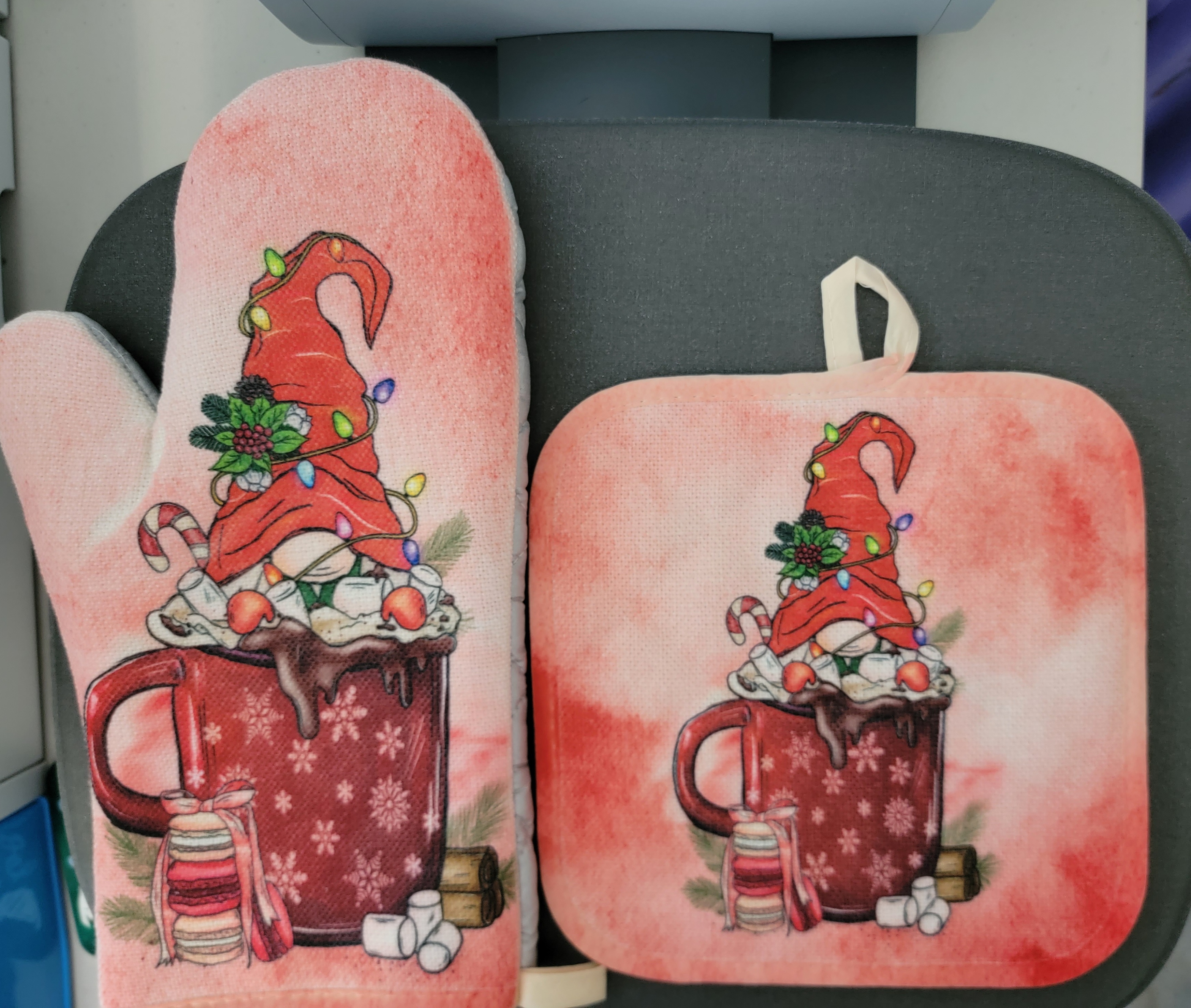 Holiday Oven mitt/potholder set made with sublimation printing