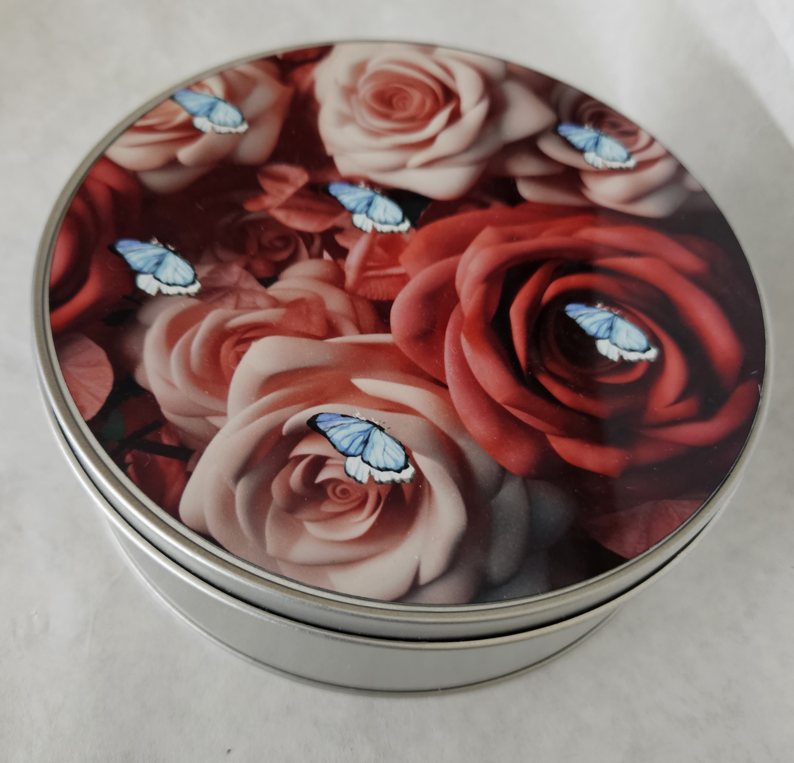 Capturing memories in this beautiful tin made with sublimation printing