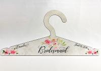 Done in a more shabby look, the hanger is perfect as a bridal accessory or bridesmaids gifts